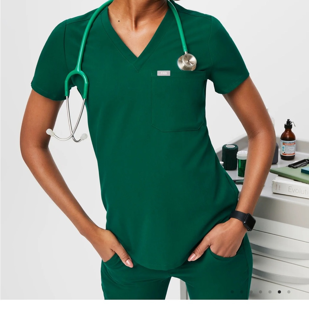 Figs Catarina Hunter green top